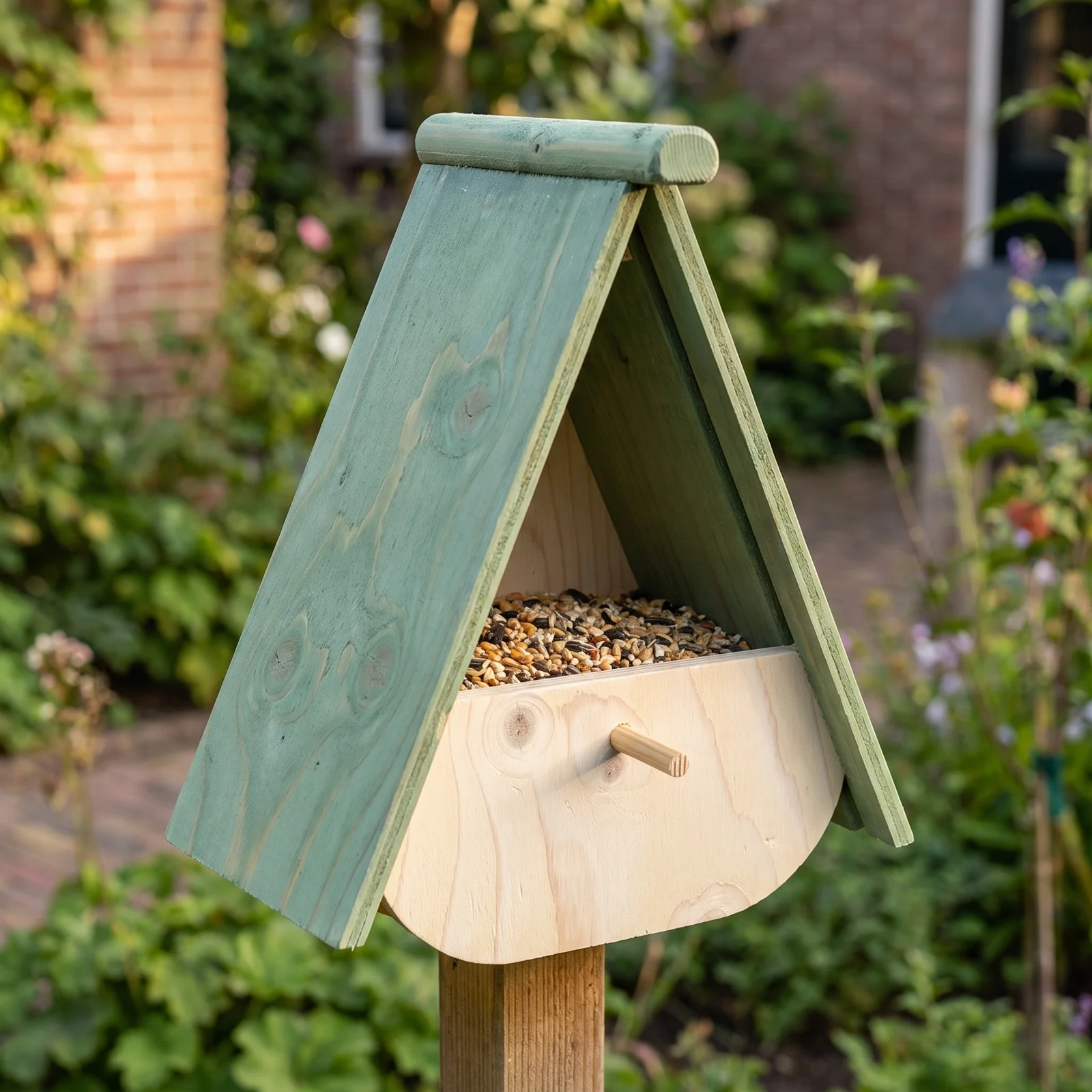 Voederhuis plateau in de tuin – The Bird Family